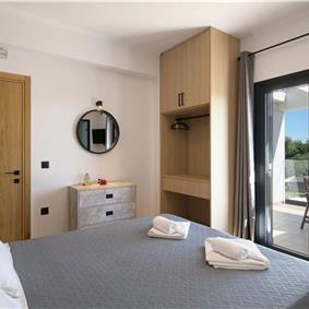 4 bedroom villa with pool, Chalikounas, sleeps 8